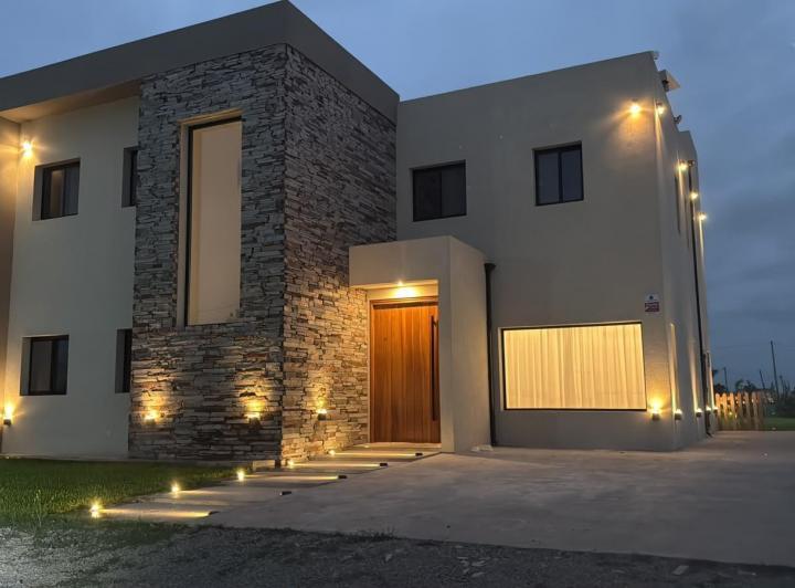 Casa · 248m² · 5 Ambientes · 2 Cocheras