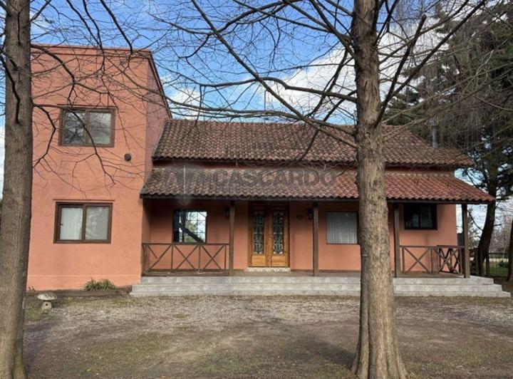 Casa · 140m² · 5 Ambientes · 1 Cochera