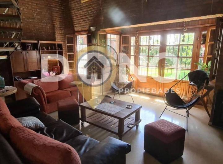Casa · 230m² · 5 Ambientes · 3 Cocheras