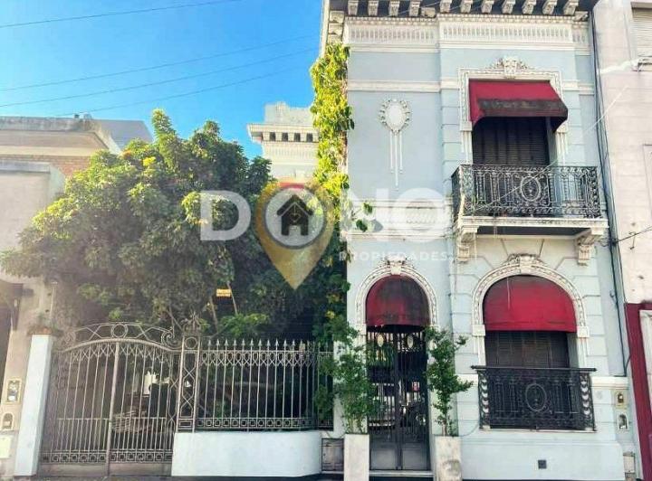 Casa · 300m² · 6 Ambientes · 2 Cocheras