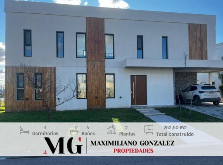 Casa · 220m² · 5 Ambientes · 2 Cocheras