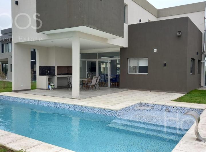 Casa · 350m² · 7 Ambientes · 2 Cocheras