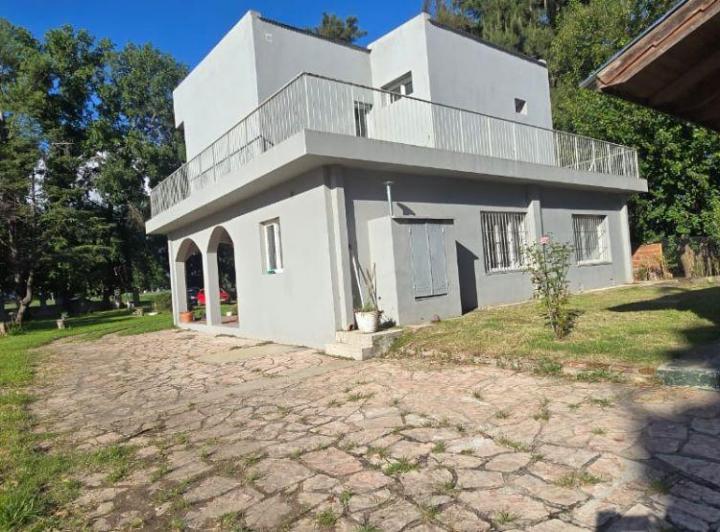 Casa · 300m² · 10 Ambientes · 2 Cocheras