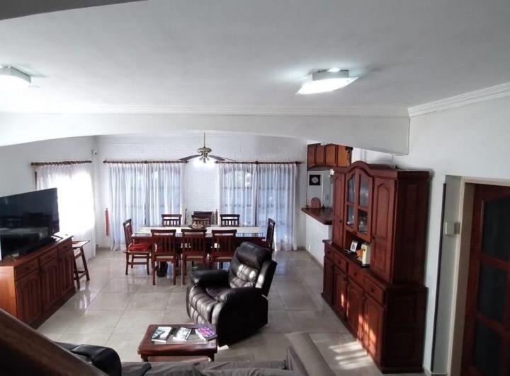 Casa · 180m² · 6 Ambientes · 1 Cochera