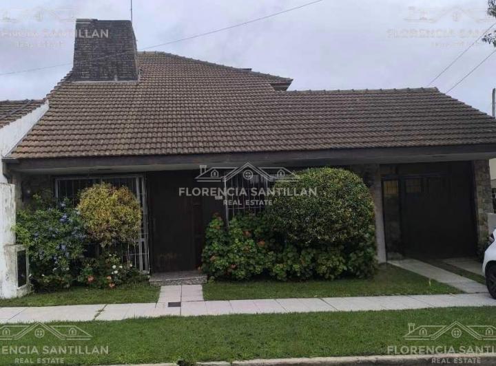 Casa · 250m² · 5 Ambientes · 1 Cochera