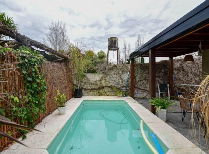 Casa · 98m² · 5 Ambientes · 1 Cochera