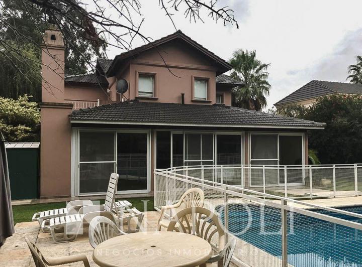 Casa · 270m² · 6 Ambientes · 4 Cocheras