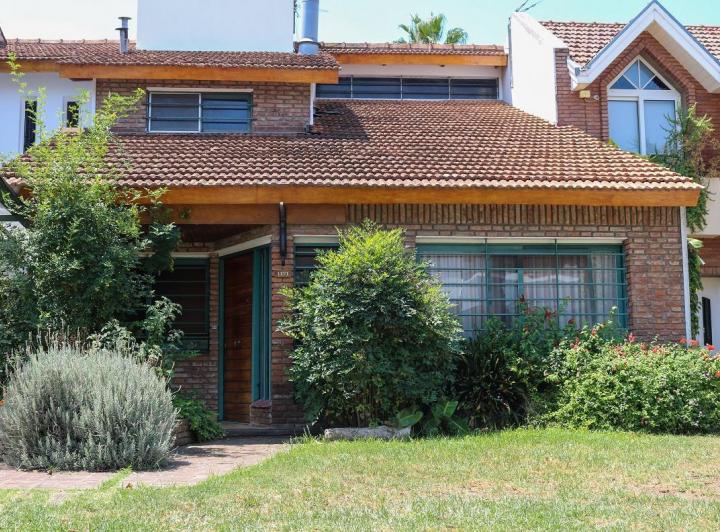 Casa · 208m² · 5 Ambientes · 1 Cochera