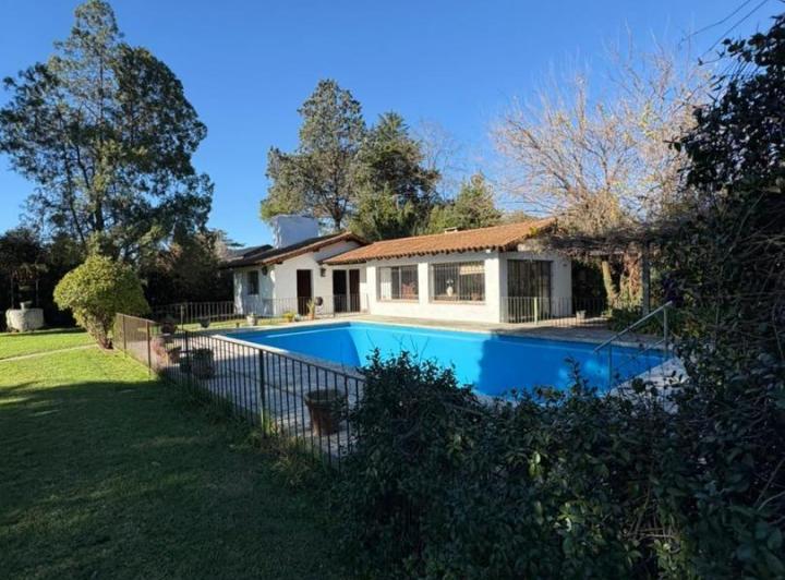 Casa · 160m² · 5 Ambientes · 2 Cocheras