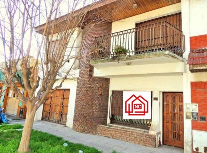 Casa · 195m² · 7 Ambientes · 1 Cochera
