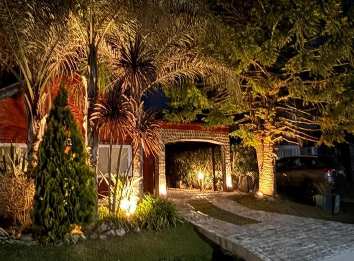 Casa · 380m² · 6 Ambientes · 1 Cochera