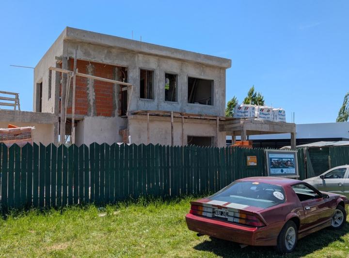 Casa · 210m² · 5 Ambientes · 3 Cocheras