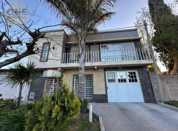 Casa · 265m² · 6 Ambientes · 1 Cochera
