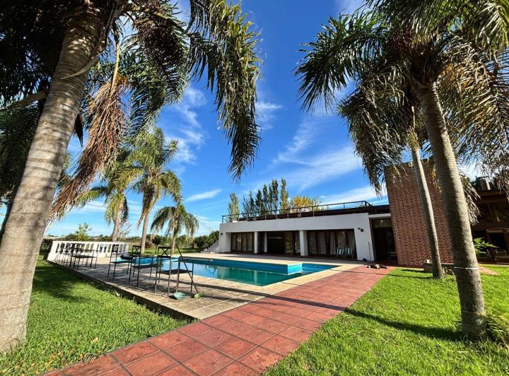 Casa · 478m² · 7 Ambientes · 4 Cocheras