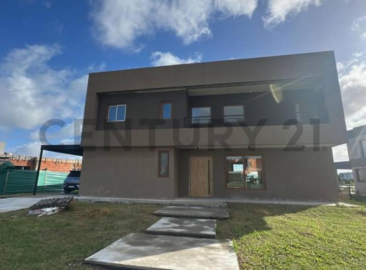 Casa · 300m² · 6 Ambientes