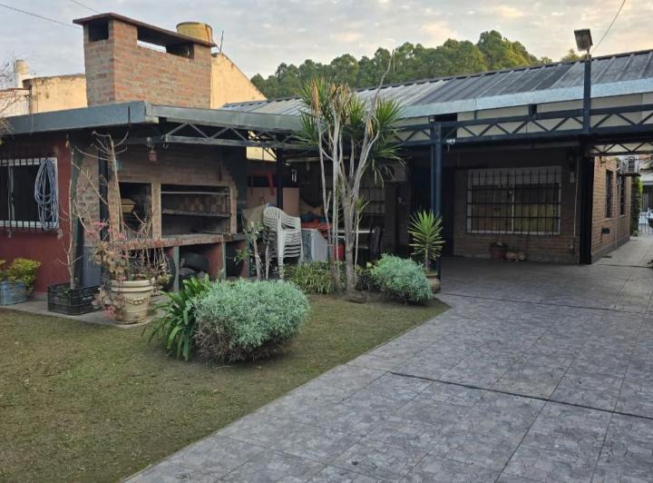 Casa · 155m² · 6 Ambientes · 3 Cocheras
