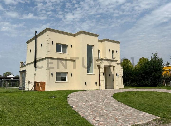 Casa · 250m² · 5 Ambientes · 1 Cochera