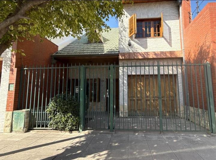 Casa · 138m² · 5 Ambientes · 1 Cochera