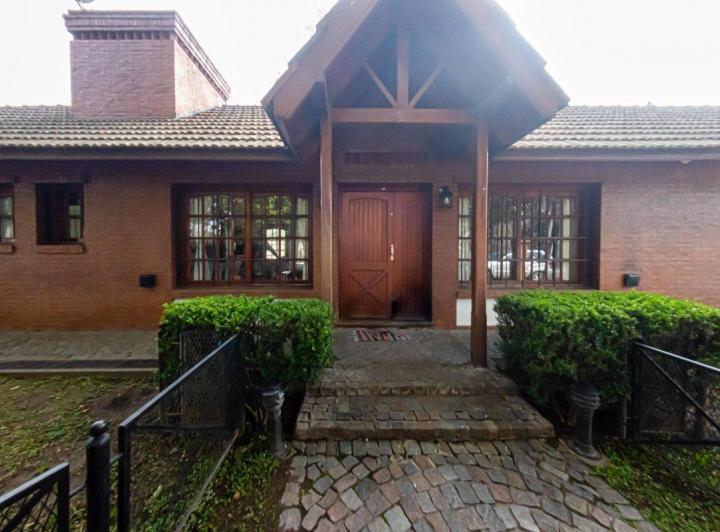 Casa · 266m² · 5 Ambientes · 2 Cocheras
