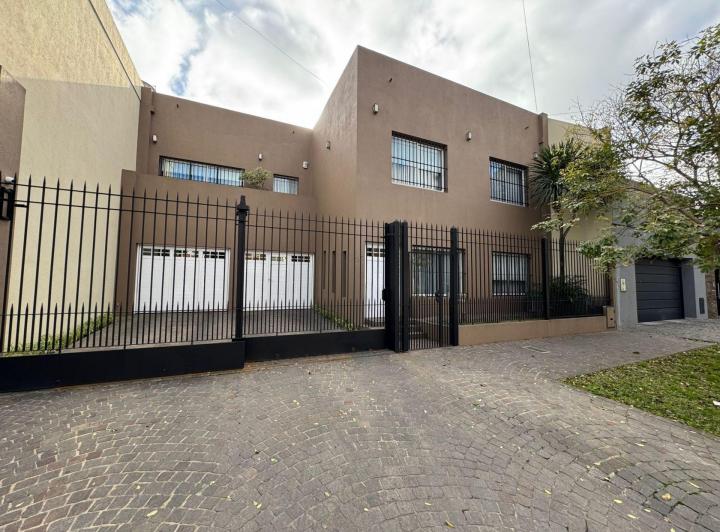 Casa · 540m² · 6 Ambientes · 5 Cocheras
