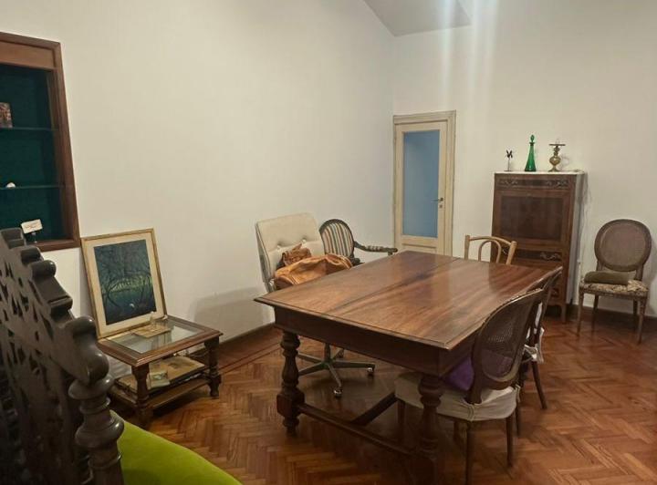 Casa · 226m² · 8 Ambientes · 1 Cochera