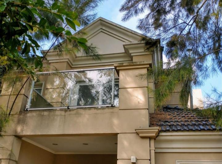 Casa · 340m² · 7 Ambientes · 1 Cochera