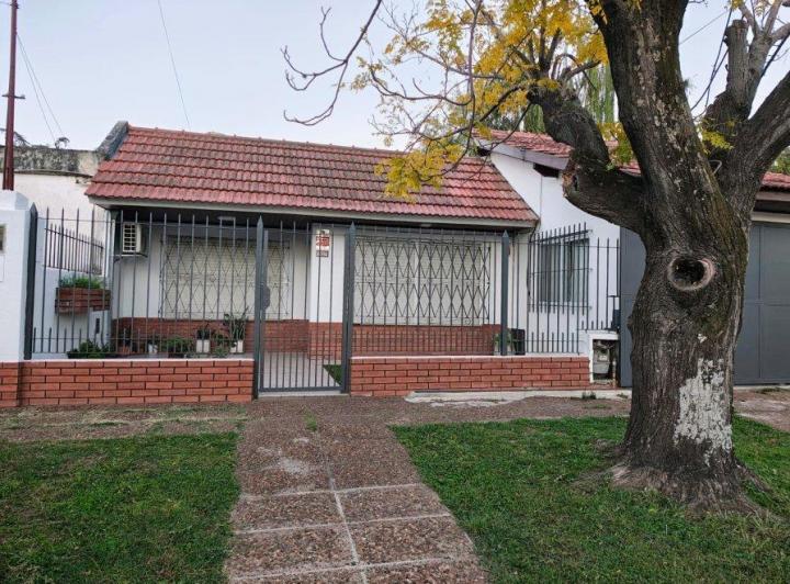 Casa · 90m² · 4 Ambientes · 3 Cocheras