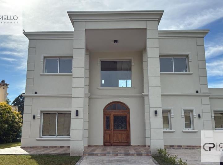 Casa · 219m² · 4 Dormitorios
