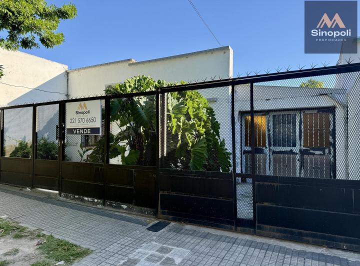 Casa · 205m² · 8 Ambientes · 3 Cocheras