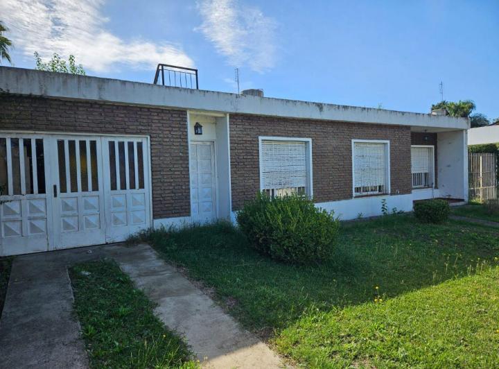 Casa · 932m² · 5 Ambientes · 1 Cochera
