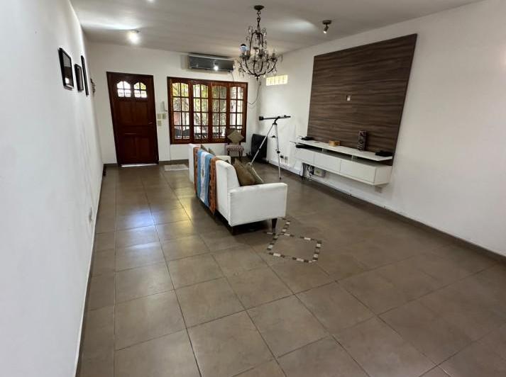 Casa · 203m² · 5 Ambientes · 5 Cocheras