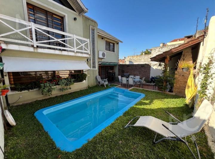 Casa · 230m² · 6 Ambientes