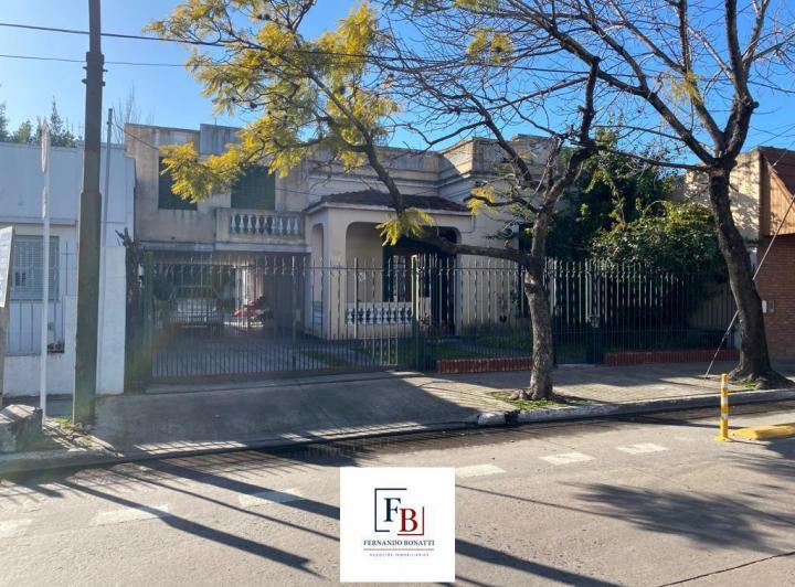 Casa · 177m² · 6 Ambientes · 3 Cocheras