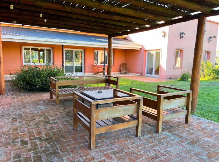 Casa · 480m² · 6 Ambientes · 4 Cocheras