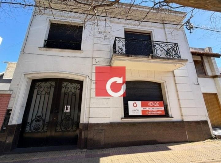 Casa · 210m² · 7 Ambientes · 2 Cocheras