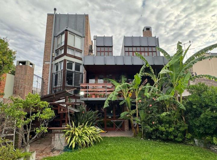 Casa · 387m² · 4 Ambientes · 2 Cocheras