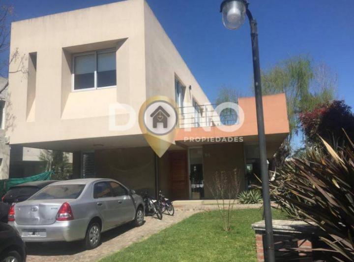 Casa · 220m² · 5 Ambientes