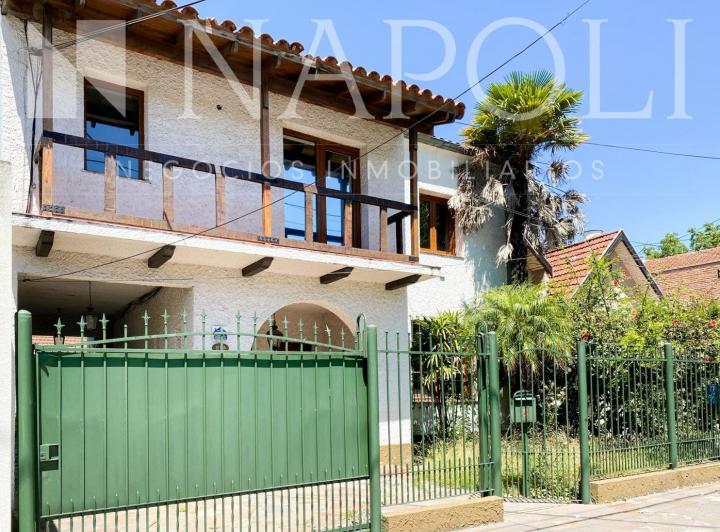 Casa · 200m² · 6 Ambientes · 2 Cocheras