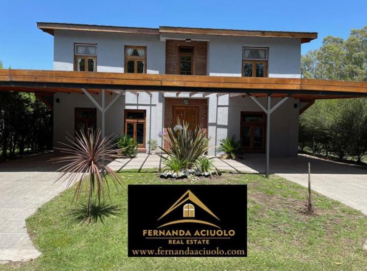 Casa · 180m² · 5 Ambientes · 3 Cocheras