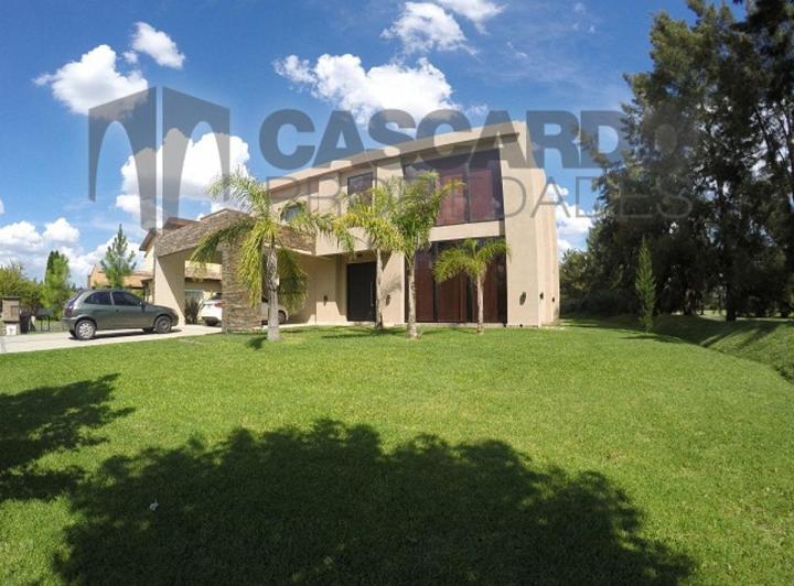 Casa · 350m² · 5 Ambientes · 1 Cochera