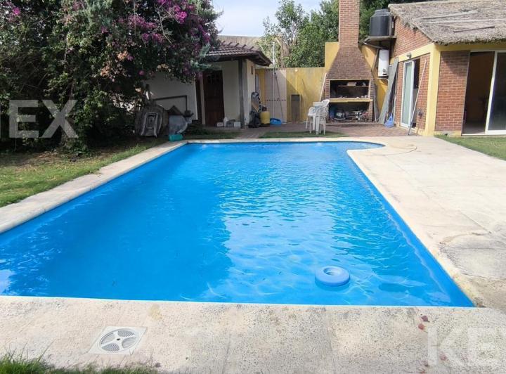 Casa · 210m² · 7 Ambientes · 2 Cocheras