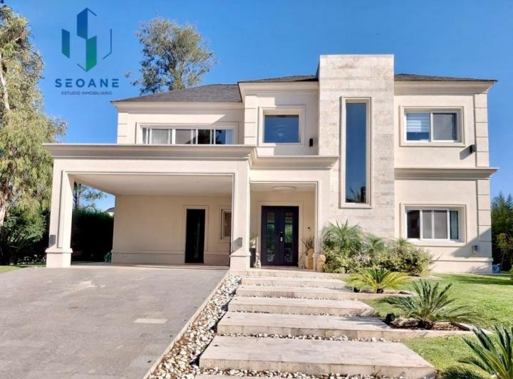 Casa · 341m² · 7 Ambientes · 2 Cocheras