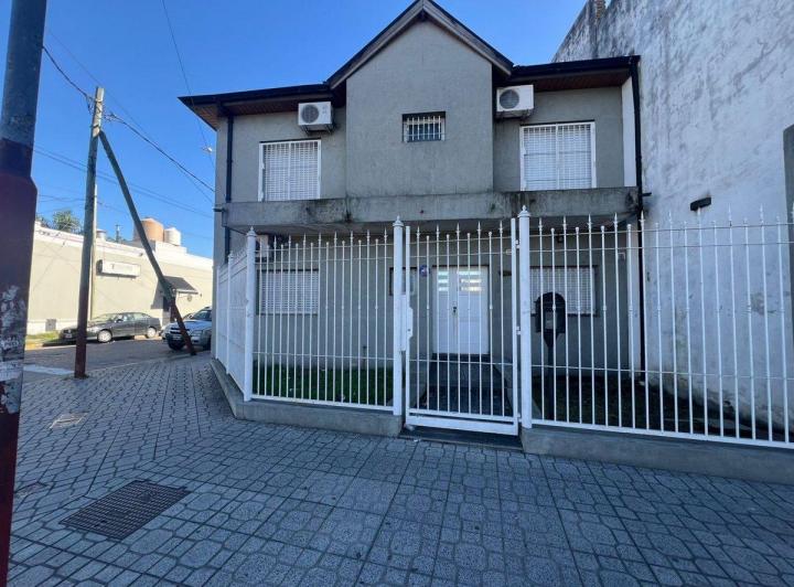 Casa · 195m² · 6 Ambientes · 3 Cocheras