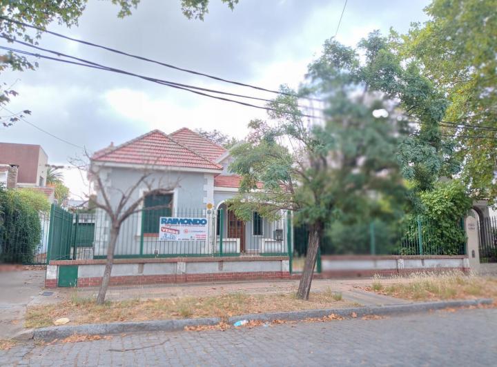 Casa · 324m² · 12 Ambientes · 2 Cocheras