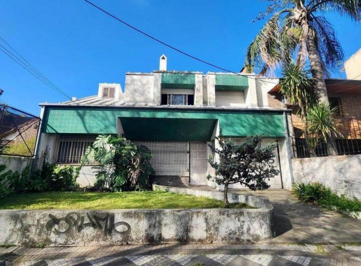 Casa · 220m² · 5 Ambientes