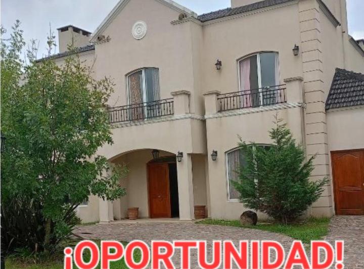 Casa · 284m² · 6 Ambientes · 2 Cocheras