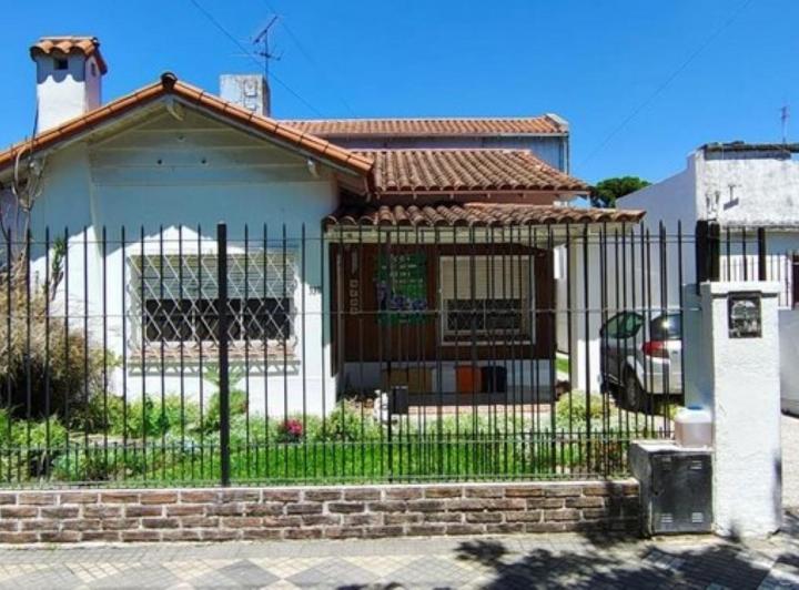Casa · 235m² · 8 Ambientes · 1 Cochera