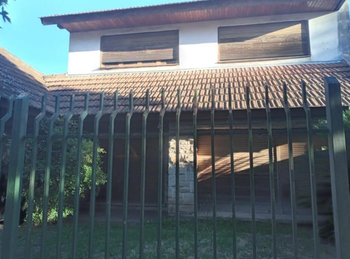Casa · 226m² · 6 Ambientes · 1 Cochera