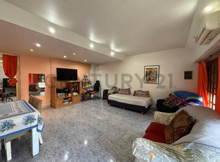 Casa · 156m² · 5 Ambientes · 2 Cocheras