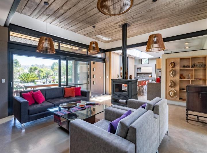Casa · 137m² · 5 Ambientes · 4 Cocheras